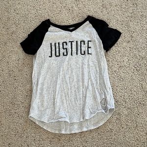Girls t shirt. Size: 8.